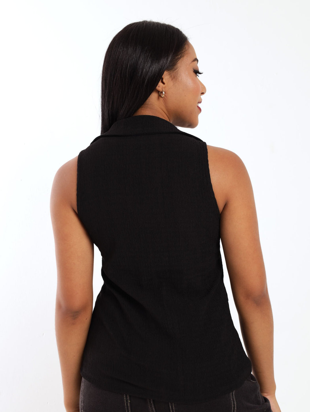 Ladies Sleeveless Textured Button Down Top - Black