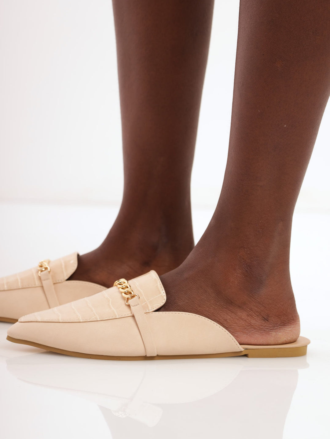 Ladies Loafer Cut Push In With Chain Detail - Beige