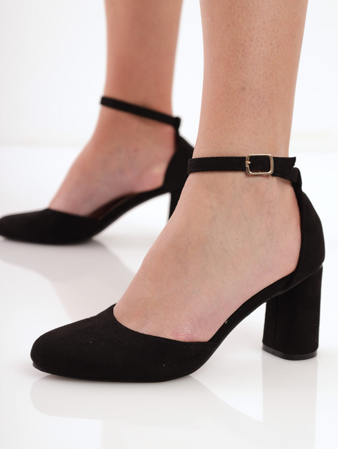 Ladies Closed Toe Block Heel Black