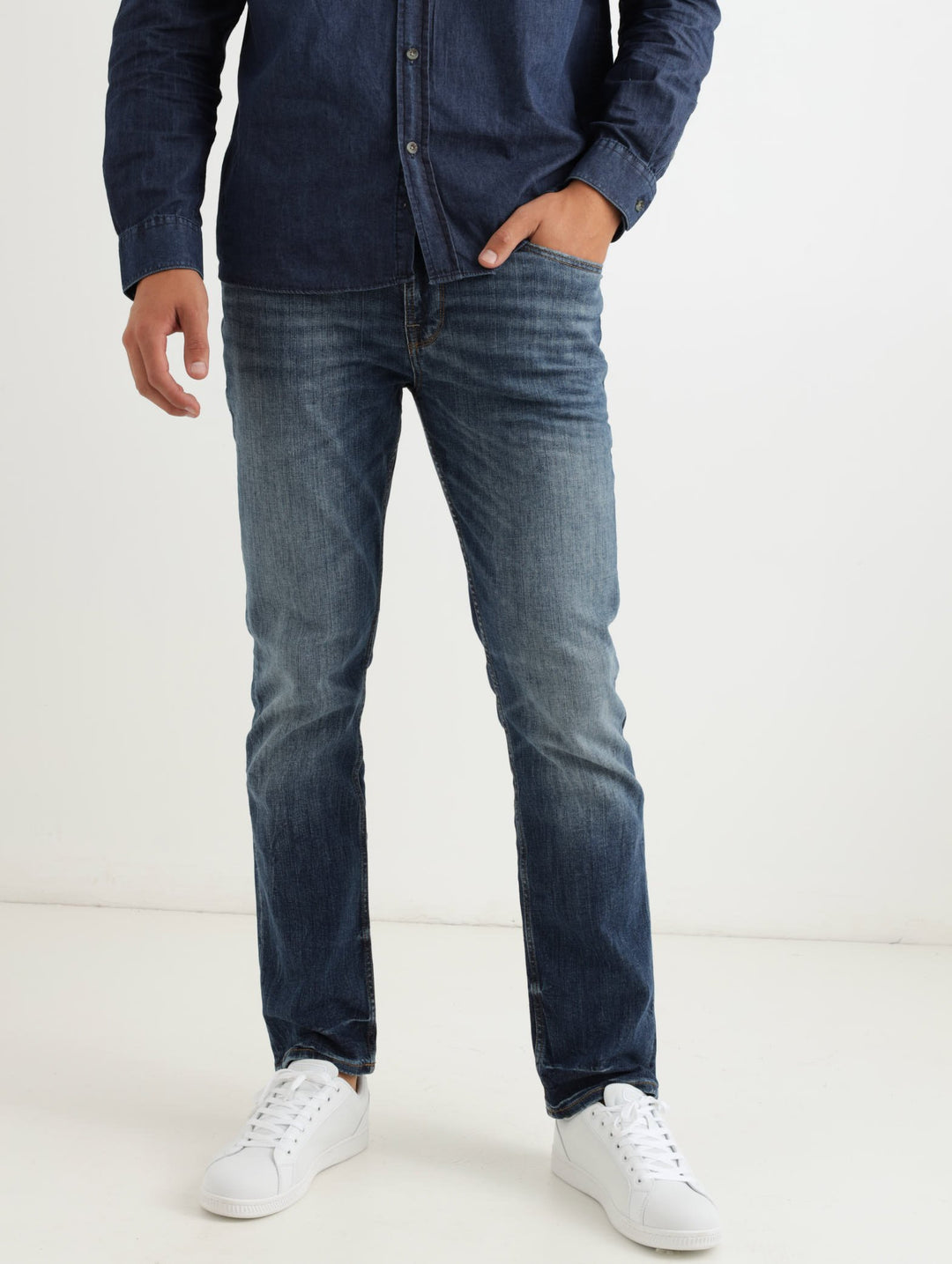 Men's Mid Wash Stratus Slim Straight Denim Jean