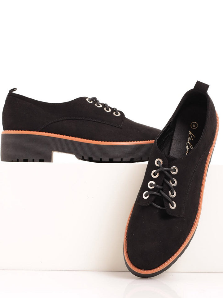 Ladies Oxford Shoe With Contrast Randing And Metal Eyelets - Black