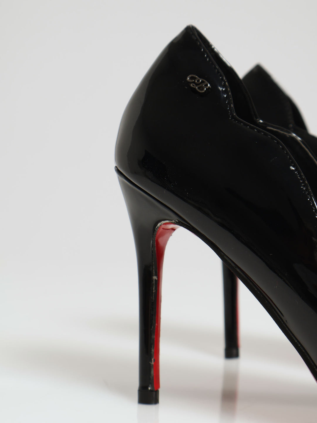 Lola Scallop Edge Court Heel - Black