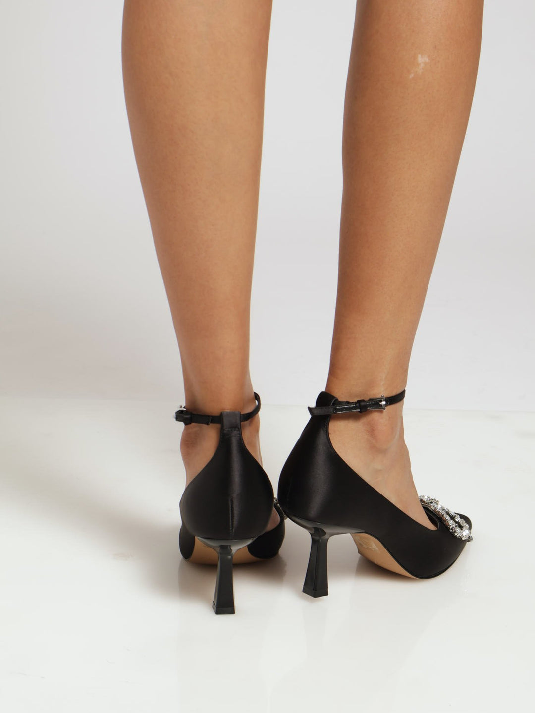 Aurah Ponited Toe Heel - Black