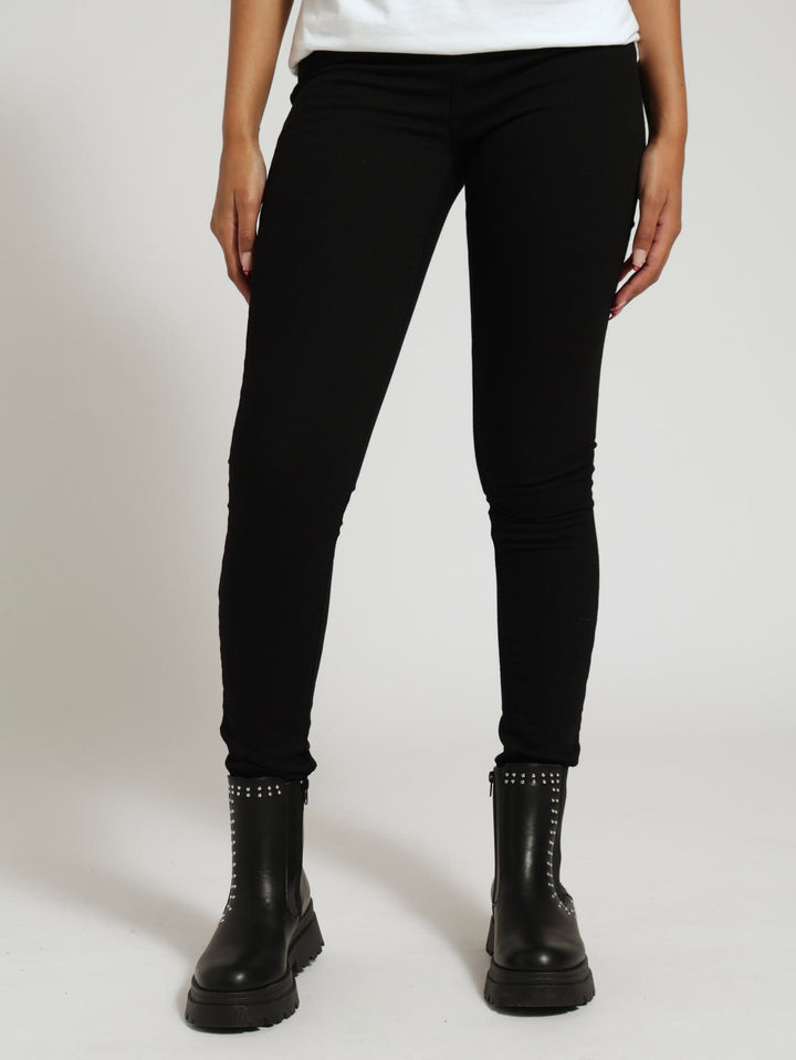 Curvy Hi-Rise Super Skinny Denim Jean - Black