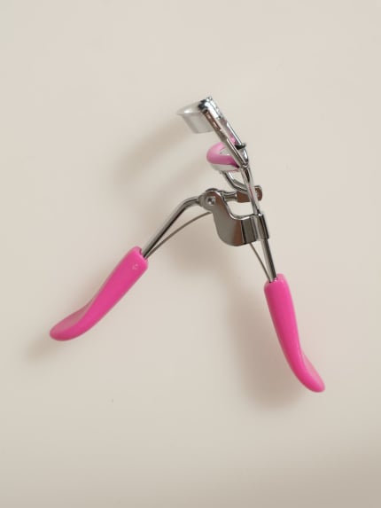 Pink Metal Eyelash Curler