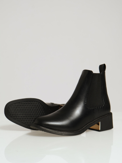 Flat Chelsea Boot With Metal Heel Insert - Black