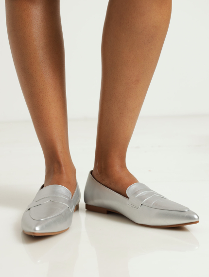 Pointy Plain Metallic Loafer - Silver
